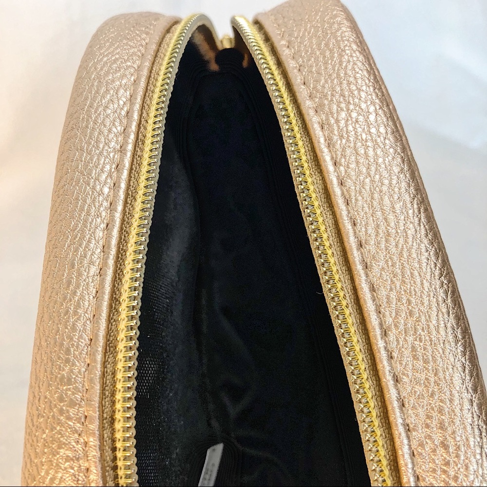π Adrienne Vittadini Zip Top PVC Shell - Picture 3 of 4